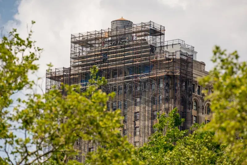 building-under-construction-scaffolding-new-york-manhattan-152132429